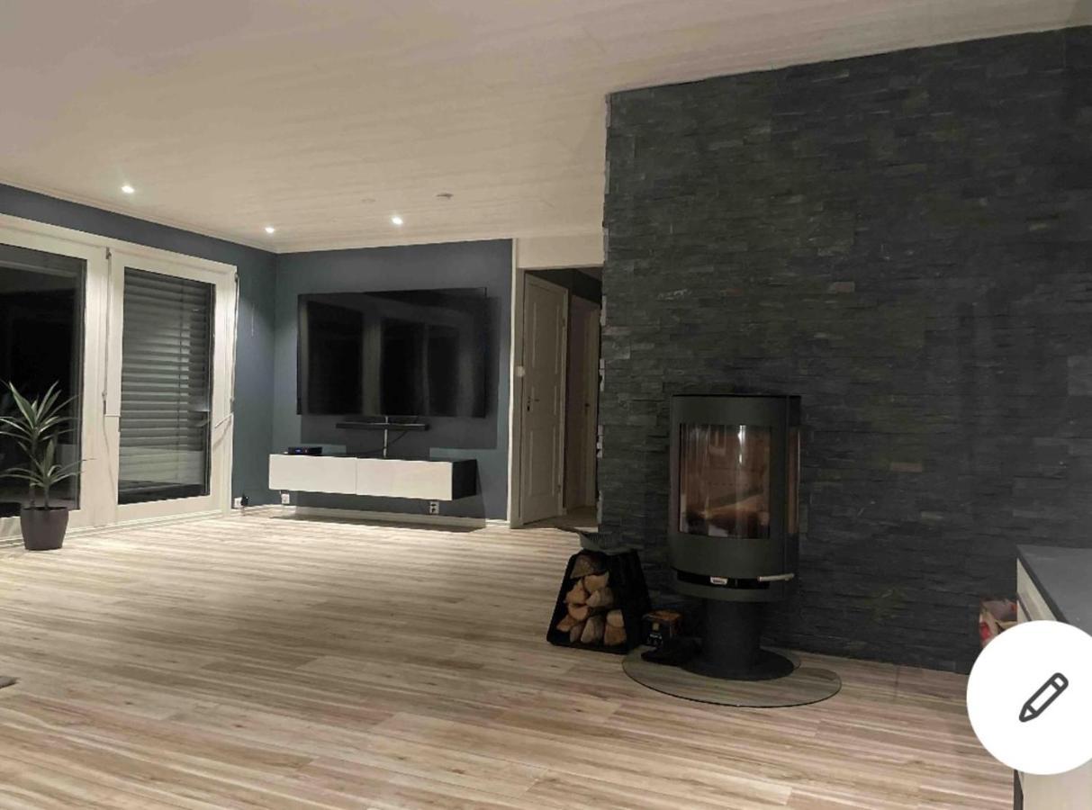 Beautiful 5-Bed Villa In Mandal Exteriér fotografie
