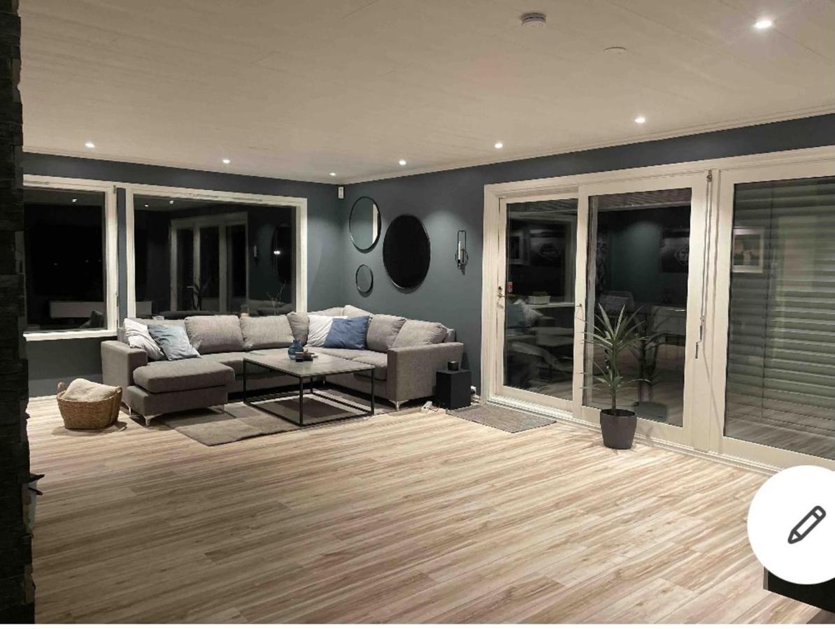 Beautiful 5-Bed Villa In Mandal Exteriér fotografie